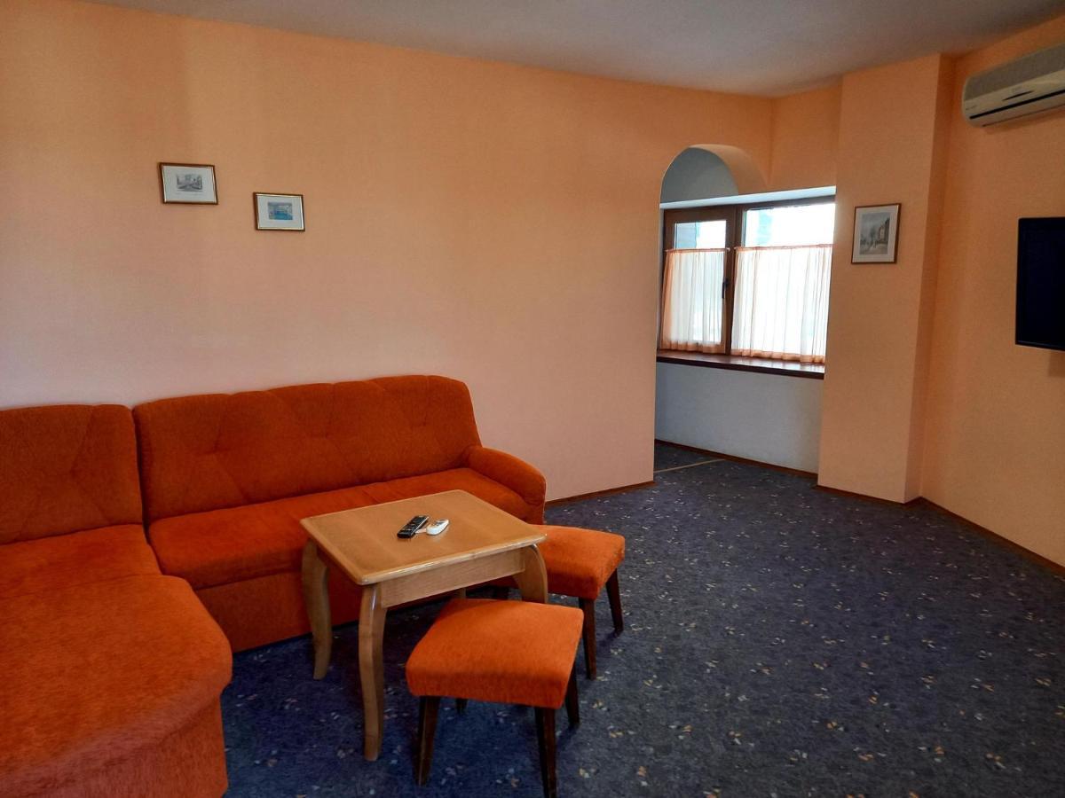Regina'S Guesthouse Balchik Exterior photo