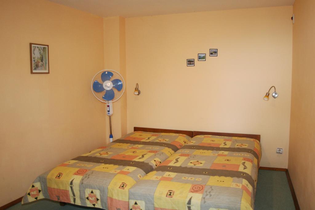 Regina'S Guesthouse Balchik Room photo
