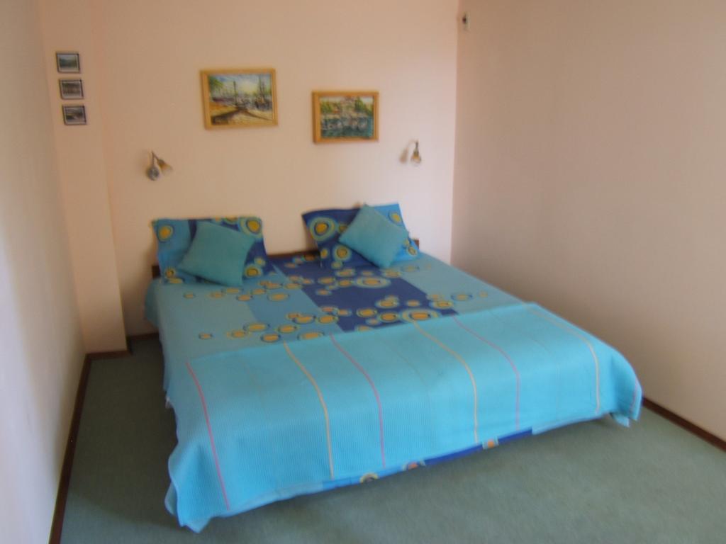 Regina'S Guesthouse Balchik Room photo